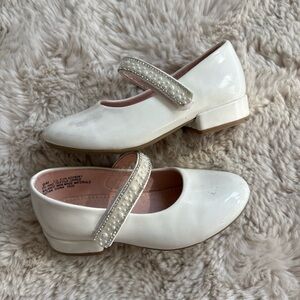 Girls White Fancy Dress Shoes Size 9